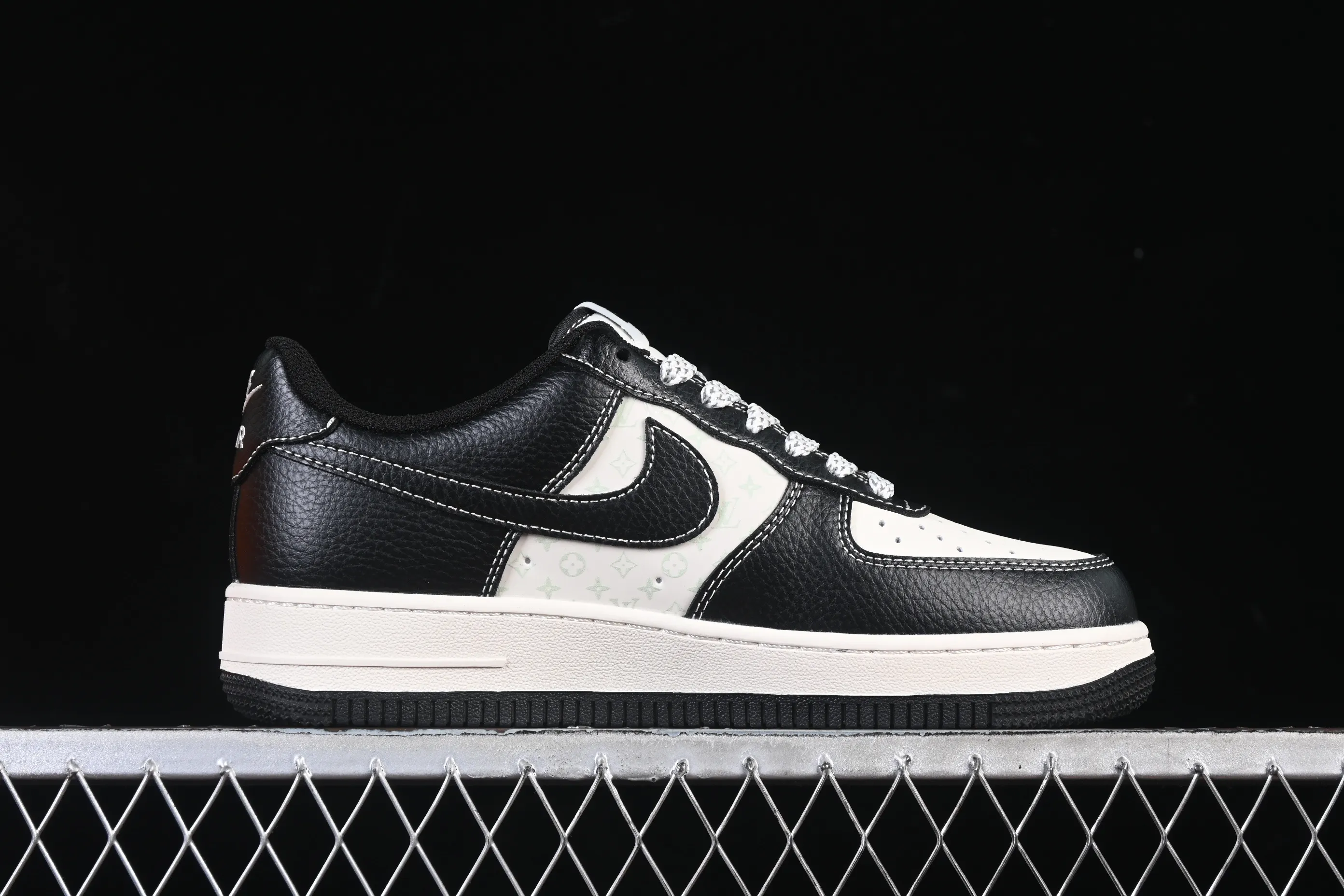 All categories Nk Air Force 1 Air Force series Nk Air Force 1 Low Air Force low-top Nike Air Force 1'07 Low LV joint beige black red small double hook Air Force 1 low-top casual sneakers MZ9588-813